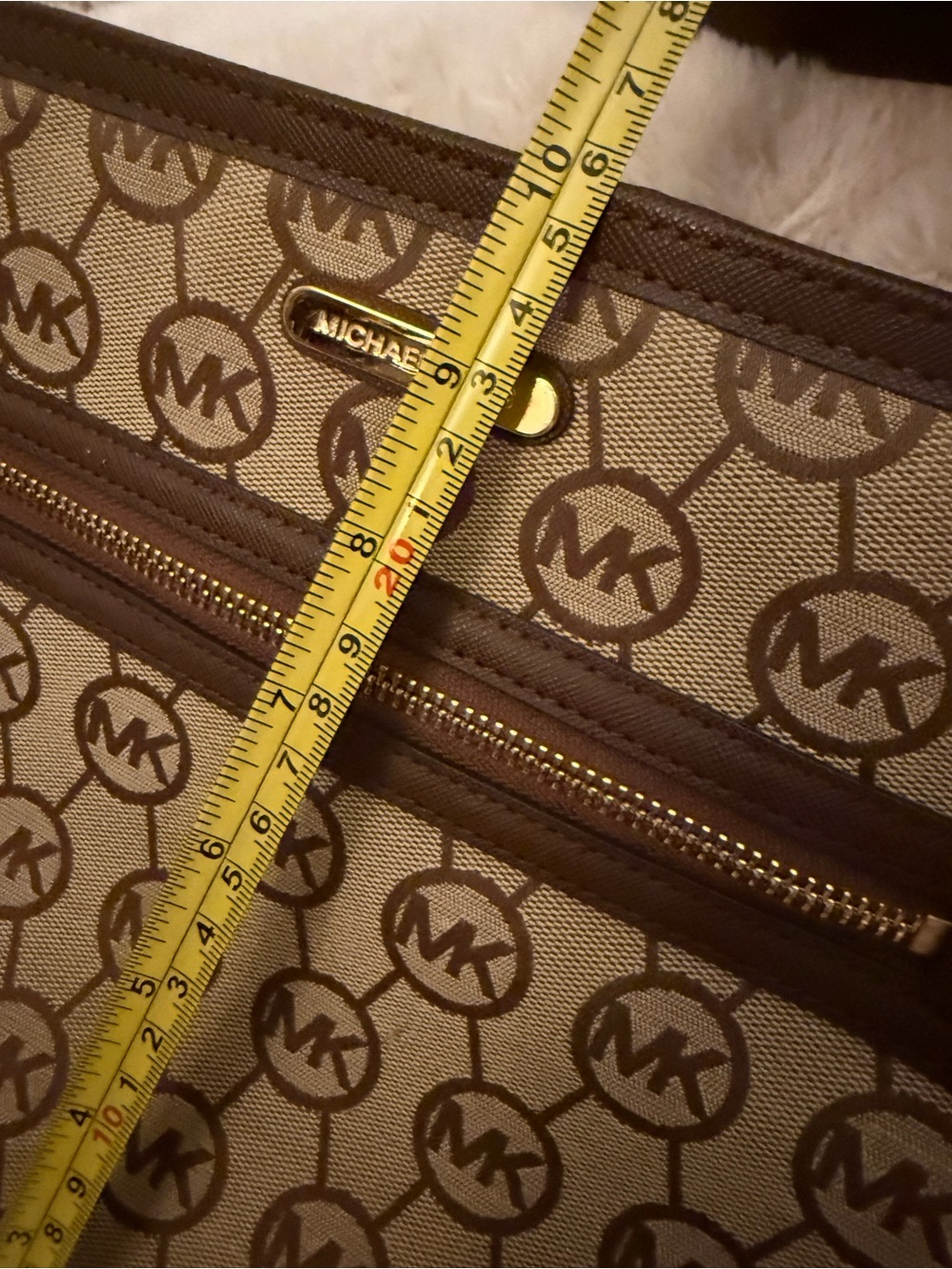 💥MOVING SALE💥Michael Kors Kempton Signature Large Pocket Crossbody. NWOT - Picture 9 of 13